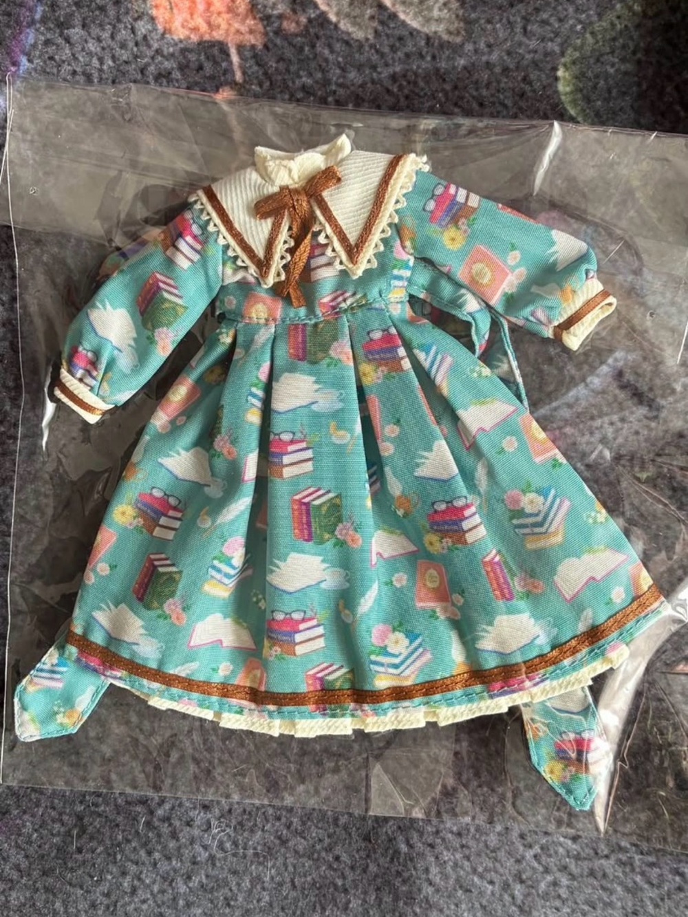 Blythe Doll Bibliophile dress outfit set Kendra